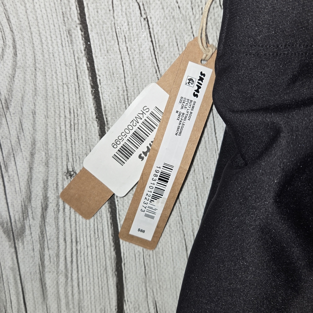 NWT SKIMS Body Butt Enhancing Classic Black Leggings Womens Size M - Picture 4 of 8